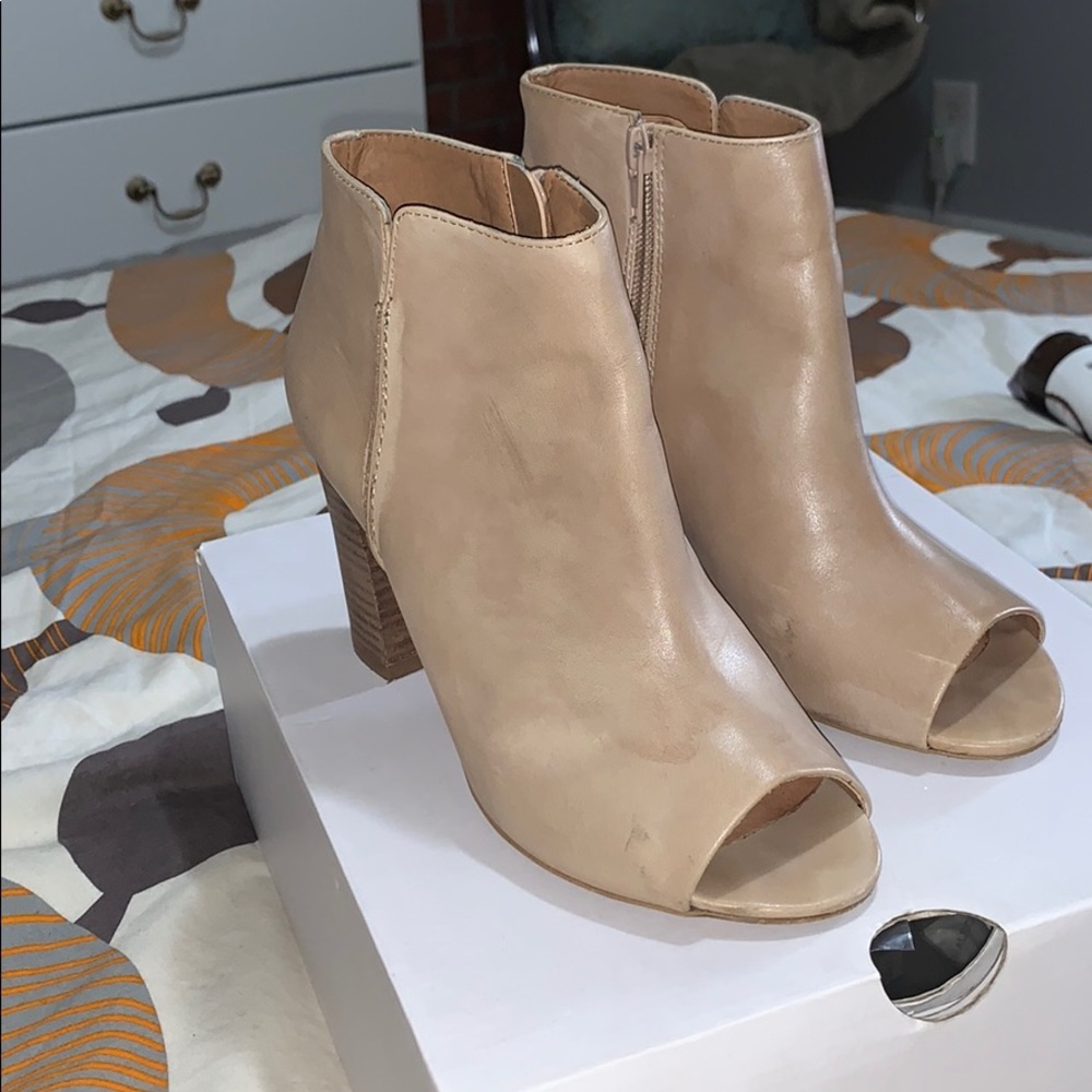 Aldo - Baita open toe bootie / heel size 6 - tan